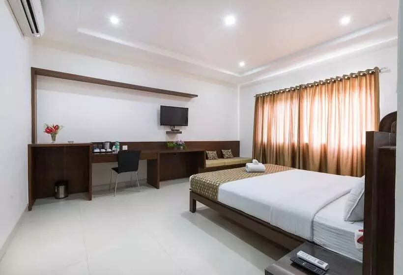 Fotos del hotel The Sanctum Suites Bel Road:  16