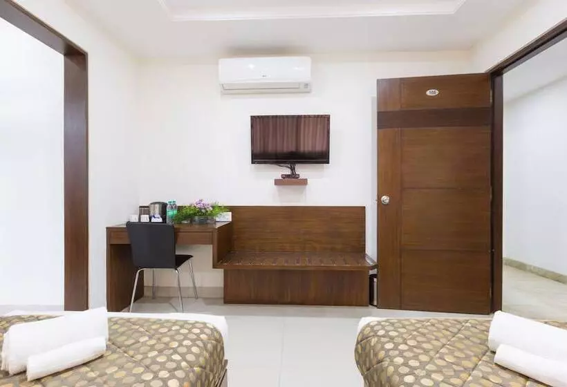 Fotos del hotel The Sanctum Suites Bel Road:  2