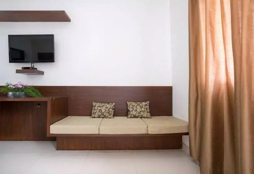 Fotos del hotel The Sanctum Suites Bel Road:  17