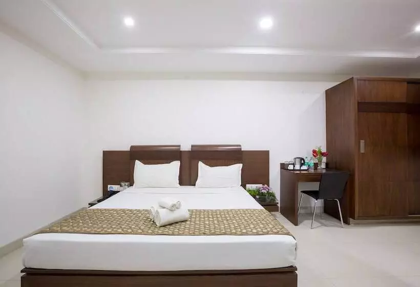 Fotos del hotel The Sanctum Suites Bel Road:  20