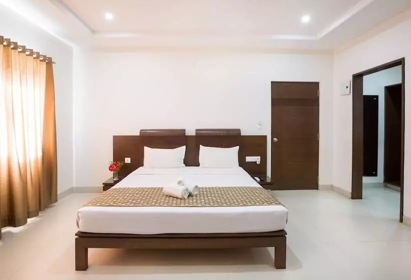 Fotos del hotel The Sanctum Suites Bel Road:  14