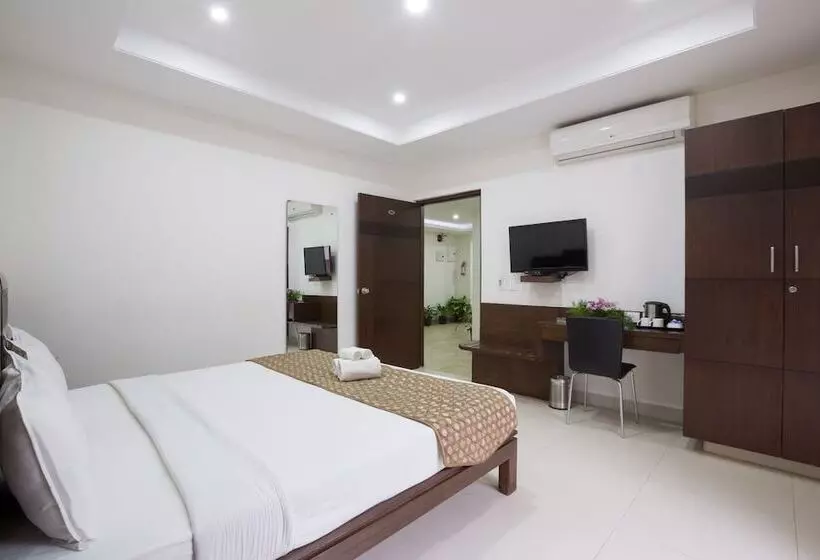 Fotos del hotel The Sanctum Suites Bel Road:  9