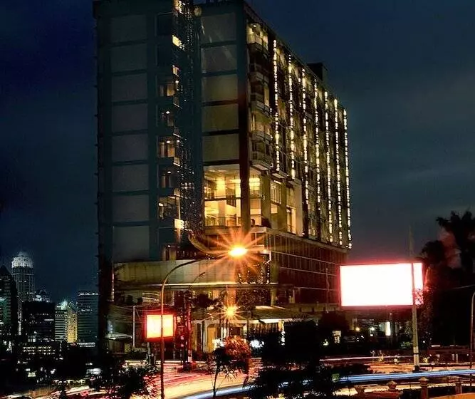 Aston Bellevue Radio Dalam