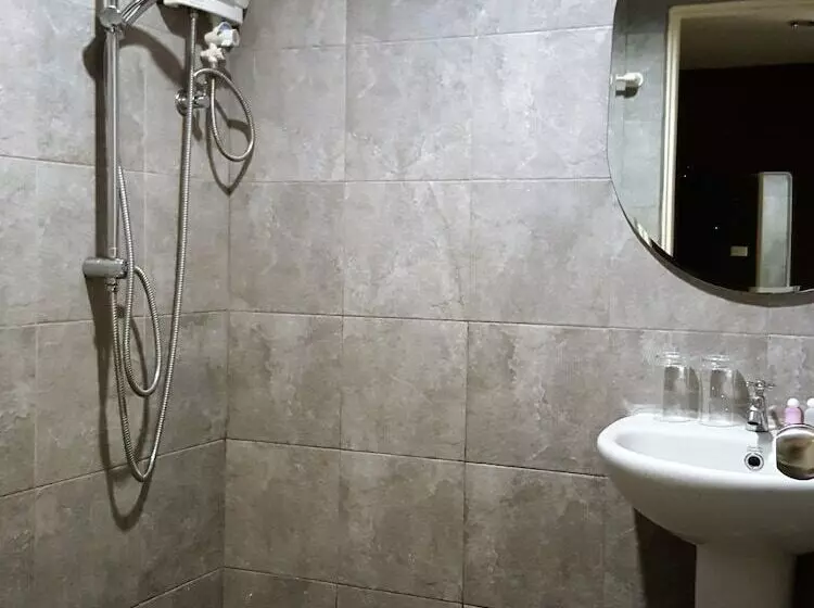 Fotos del hotel Limburi Hometel:  7