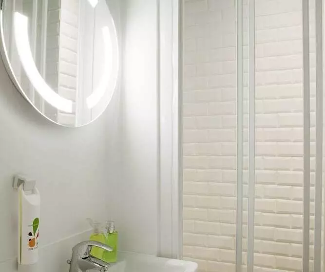 Fotos del hotel Ibis Styles Paris Buttes Chaumont:  7