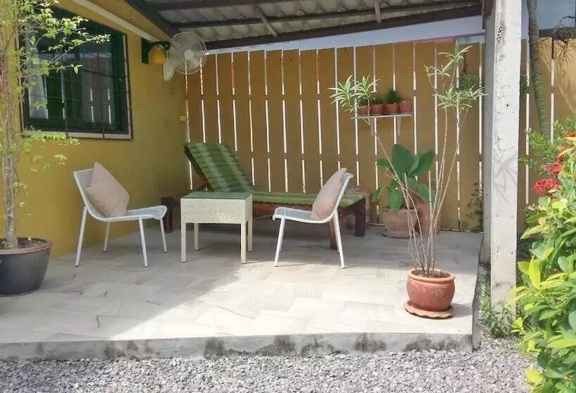 Fotos del hotel Escapecabins:  2