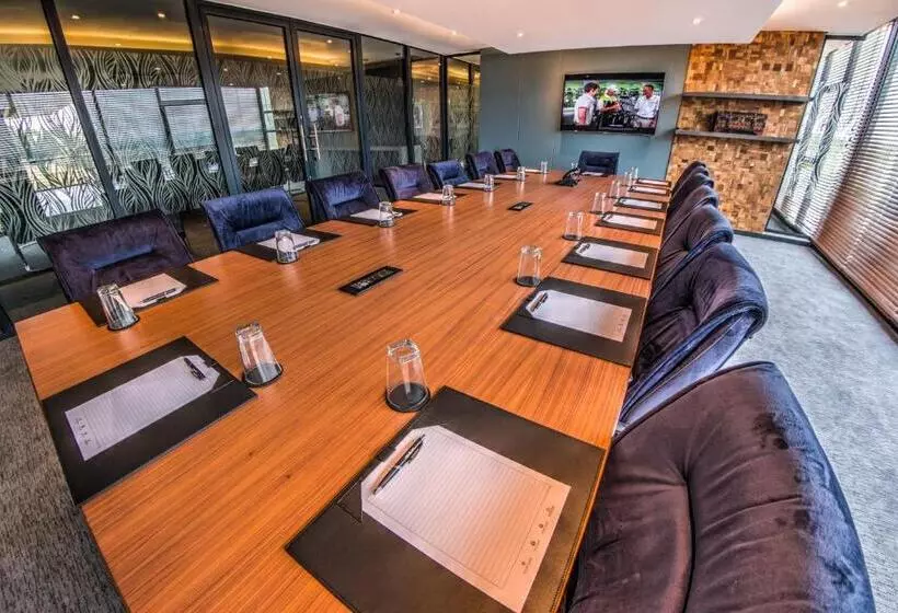 Fotos del hotel City Lodge  Waterfall City:  13