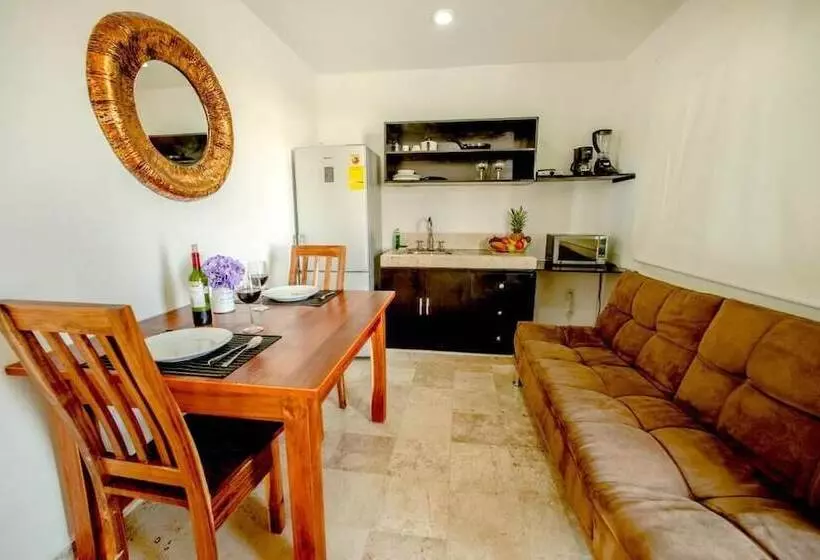 Fotos del hotel La Playa Condo:  13