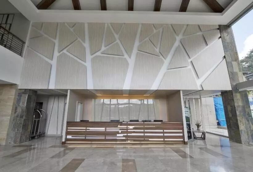 Fotos del hotel Newtown Plaza:  4