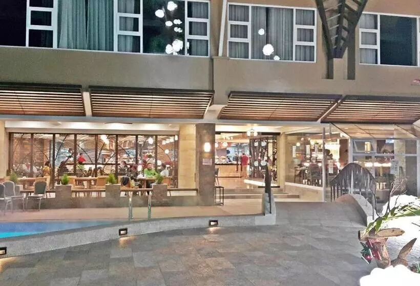 Fotos del hotel Newtown Plaza:  8