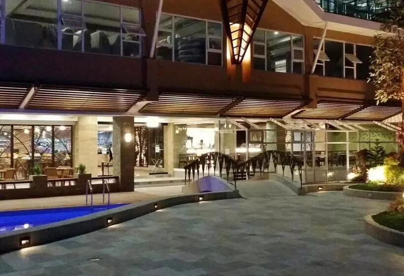 Fotos del hotel Newtown Plaza:  6