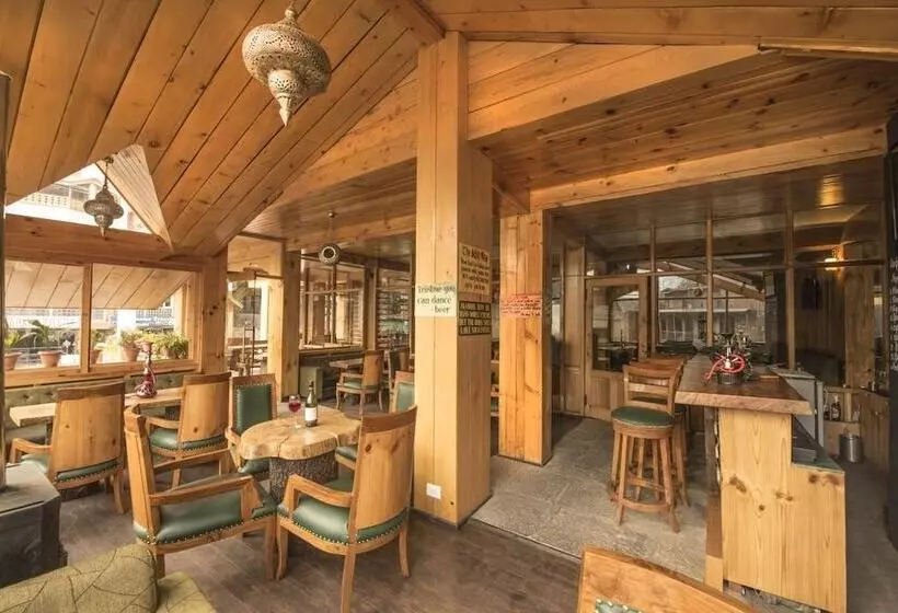 Fotos del hotel Whispering Inn By Vivaan:  10