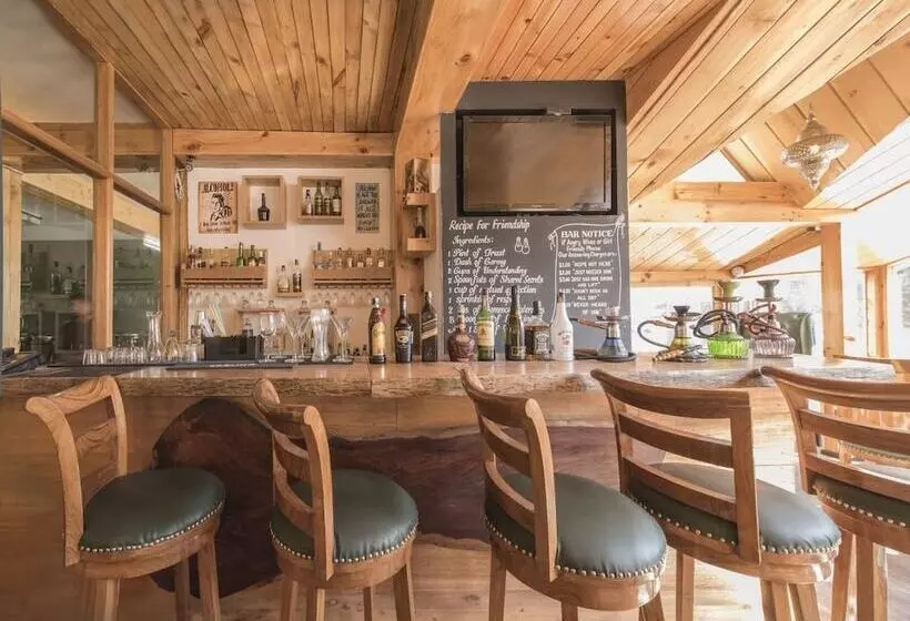 Fotos del hotel Whispering Inn By Vivaan:  4