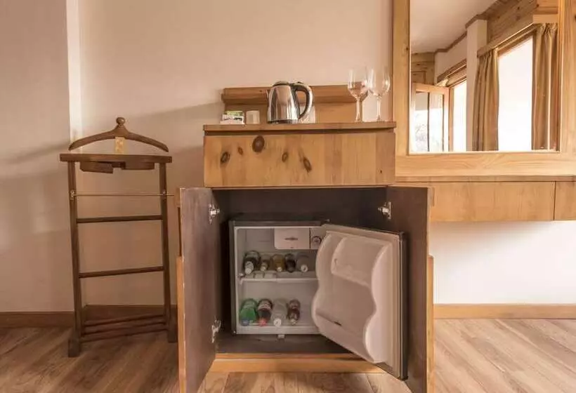 Fotos del hotel Whispering Inn By Vivaan:  2