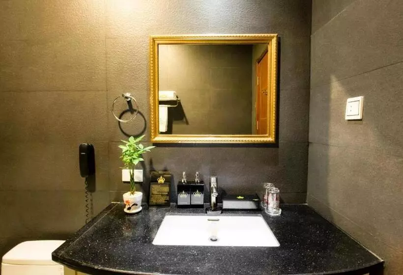 Fotos del hotel Golden Crown:  8