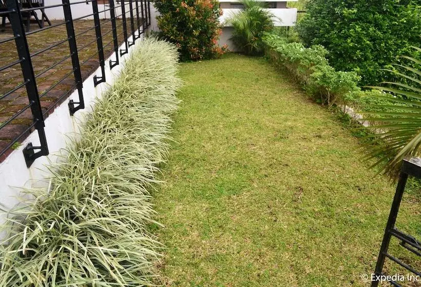 Fotos del hotel 8 Suites By Fat Jimmy's:  21