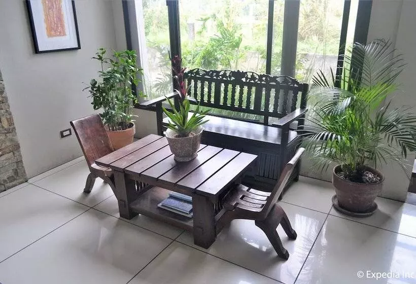 Fotos del hotel 8 Suites By Fat Jimmy's:  5