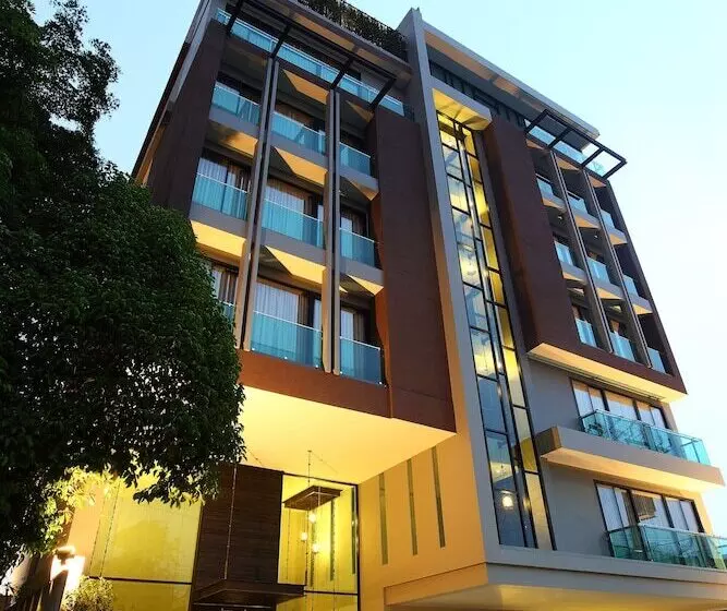 De Chai Oriental Nimman  Sha Plus