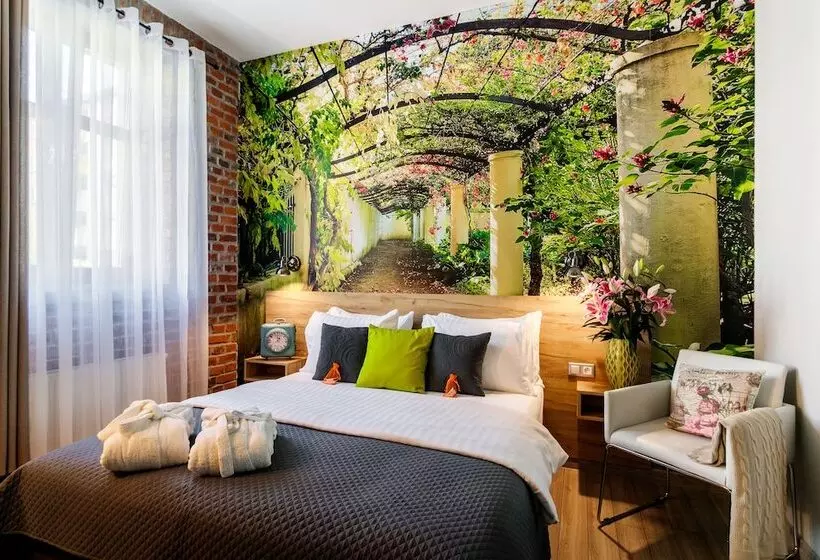 Art & Garden Residence