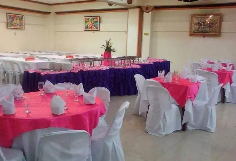 Fotos del hotel Golden Stallion Suites:  6