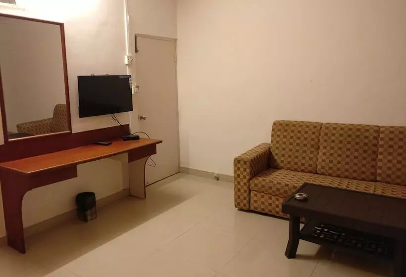 Fotos del hotel Hmr Royal Inn:  25