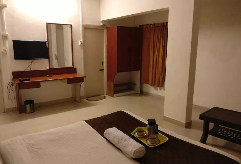 Fotos del hotel Hmr Royal Inn:  22