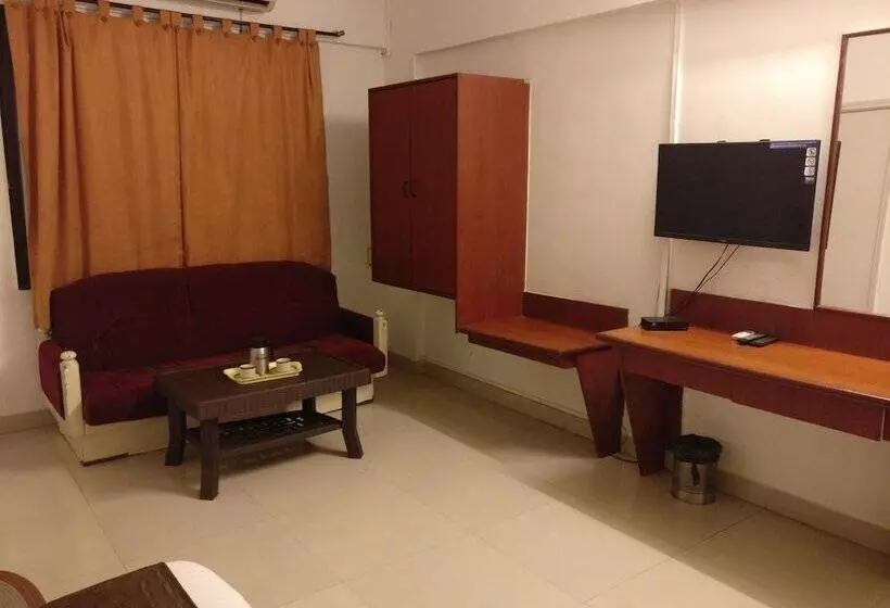 Fotos del hotel Hmr Royal Inn:  21