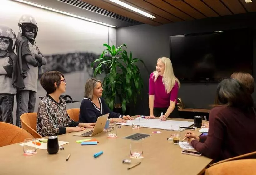 Fotos del hotel East Hotel And Apartments:  9