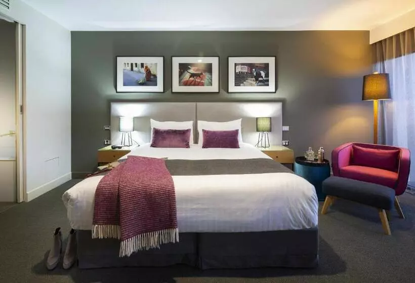 East Hotel And Apartments