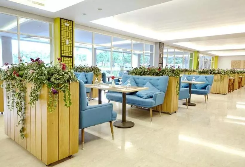 Fotos del hotel Maxones At Resort Makassar:  5