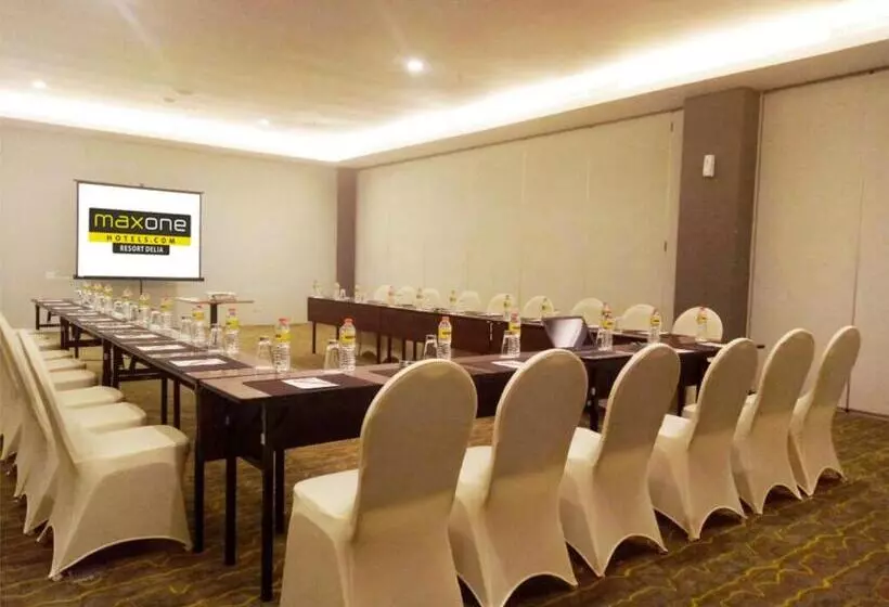 Fotos del hotel Maxones At Resort Makassar:  7