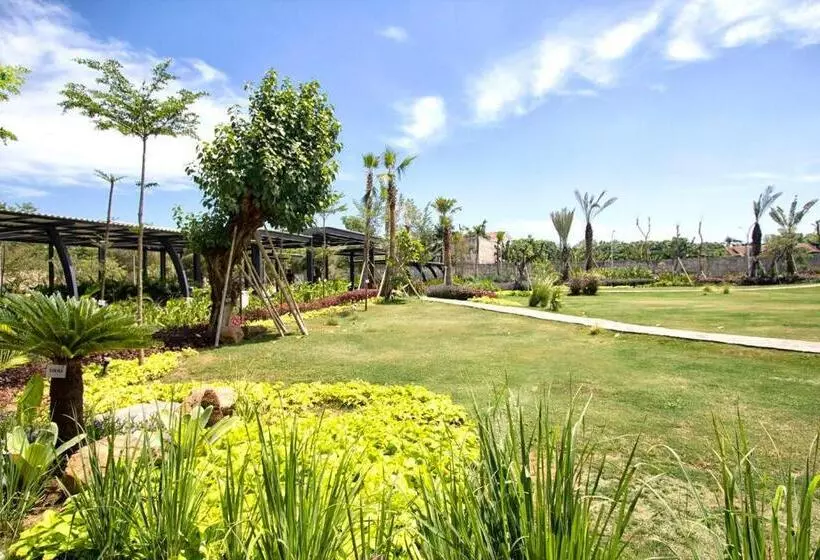 Fotos del hotel Maxones At Resort Makassar:  20