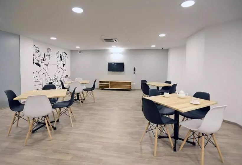 Fotos del hotel OYO Townhouse 017 HUDA City Center:  4