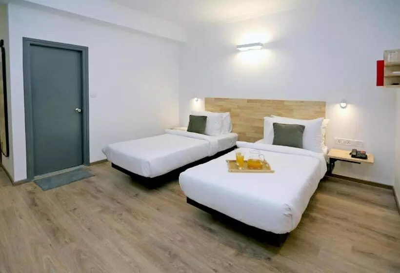 Fotos del hotel OYO Townhouse 017 HUDA City Center:  9
