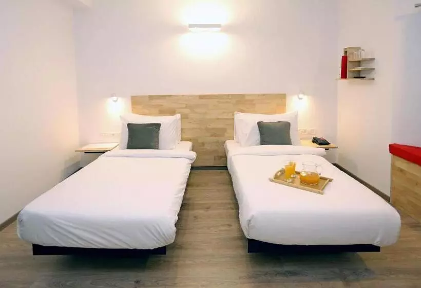 Fotos del hotel OYO Townhouse 017 HUDA City Center:  11