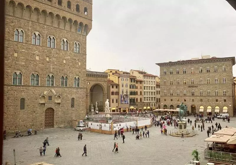 Fotos del hotel Residenza D'epoca In Piazza Della Signoria:  11