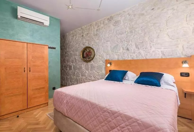 Fotos del hotel Captain S Guest House:  10