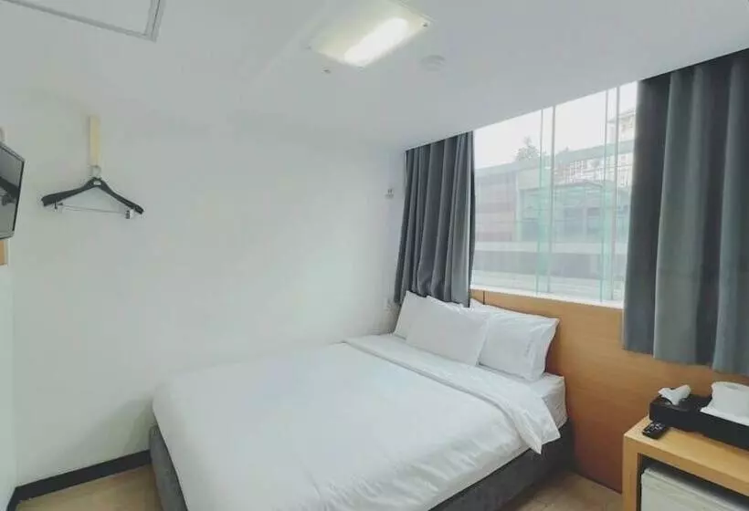 Fotos del hotel Ekonomy  Myeongdong Premier:  2