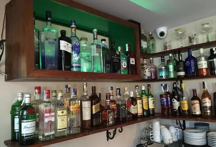 Fotos del hotel Colonial de Santillana:  8