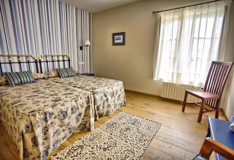 Fotos del hotel Colonial de Santillana:  4