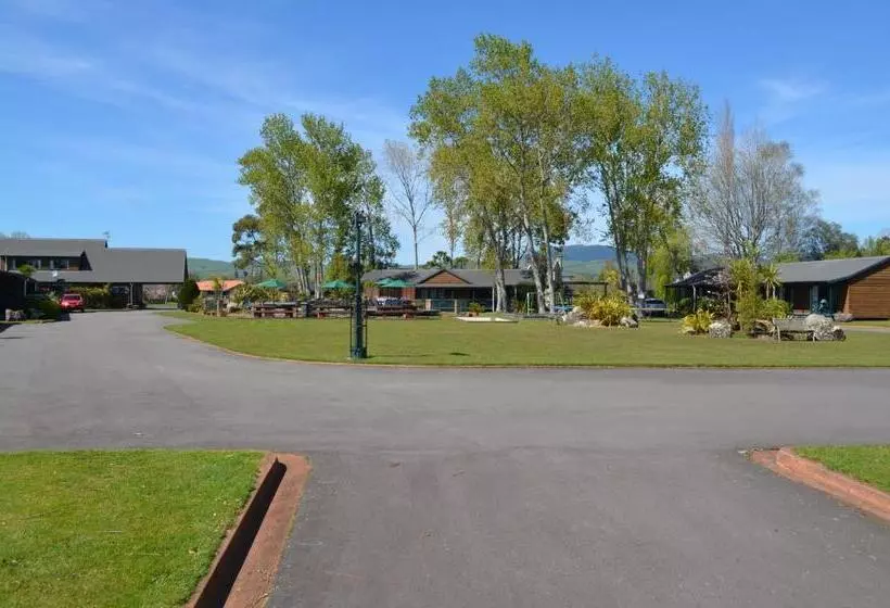 Fotos del hotel Cedarwood Lakeside:  3