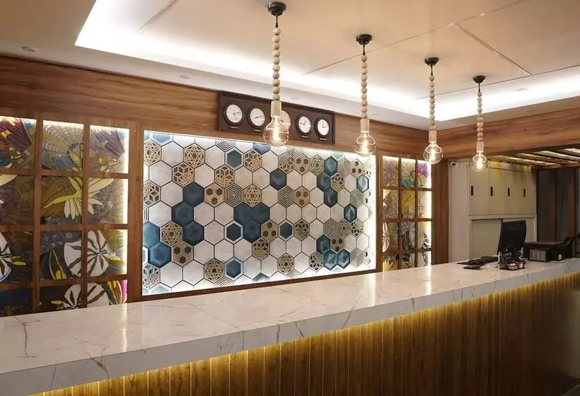 Fotos del hotel Luciya International:  4