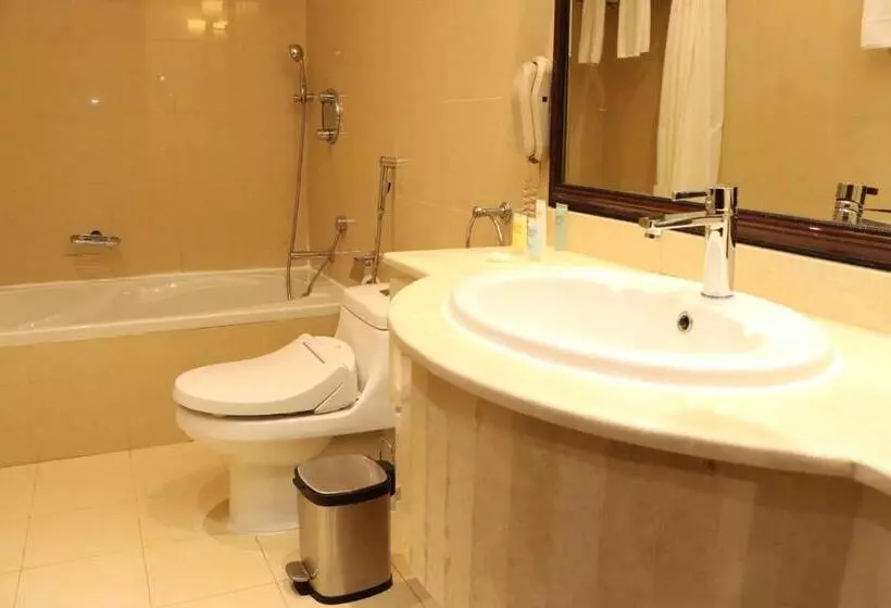 Fotos del hotel Strato  By Warwick:  6