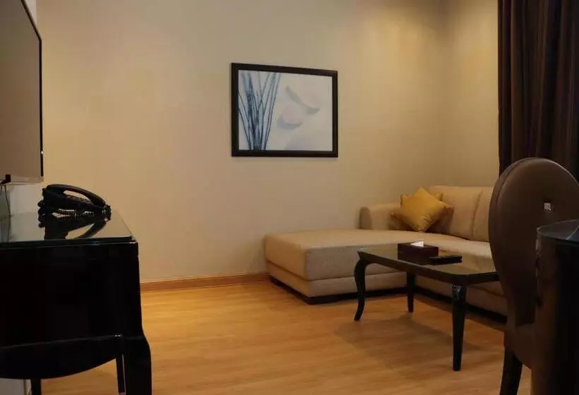 Fotos del hotel Strato  By Warwick:  8