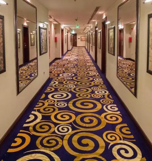 Fotos del hotel Strato  By Warwick:  15