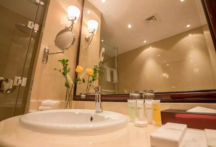 Fotos del hotel Strato  By Warwick:  11