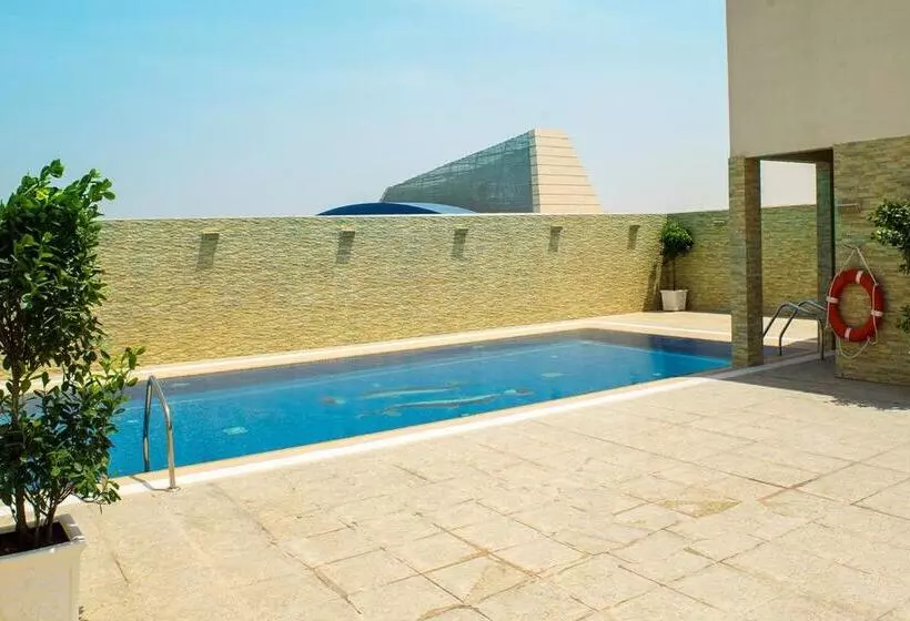 Fotos del hotel Strato  By Warwick:  9