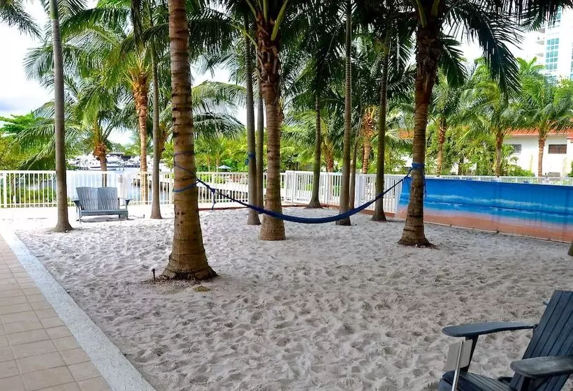 Fotos del hotel River Oaks Marina & Tower:  2