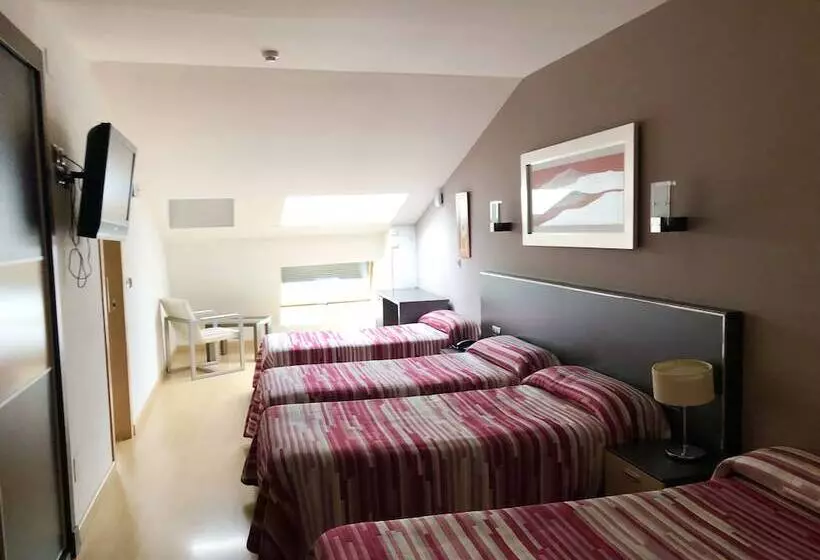 Fotos del hotel Villa De Cacabelos:  9