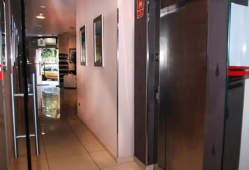 Fotos del hotel Villa De Cacabelos:  2